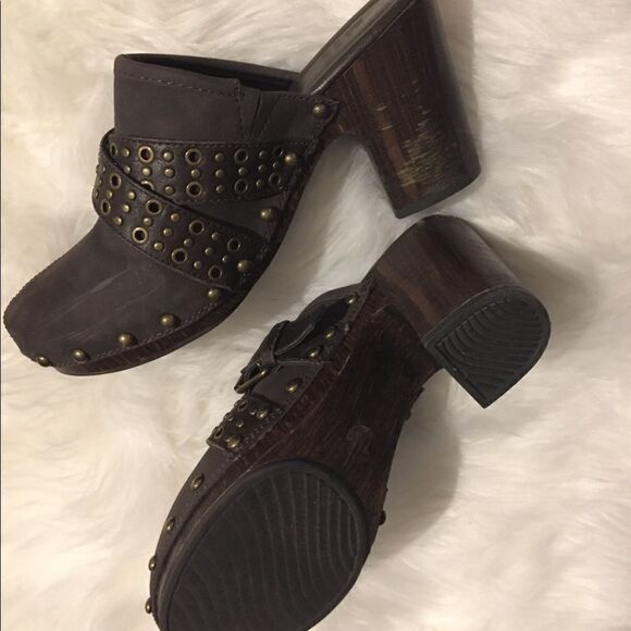 White Mountain Size 7 - Picture 4 of 4